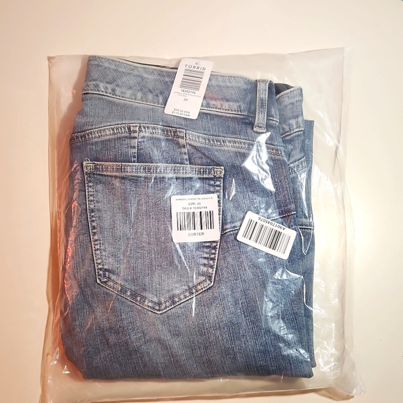 ❤️NWT VINTAGE TORRID JEANS - BOMBSHELL STRAIGHT STRETCH HIGH RISE DISTRESSED - Picture 3 of 12
